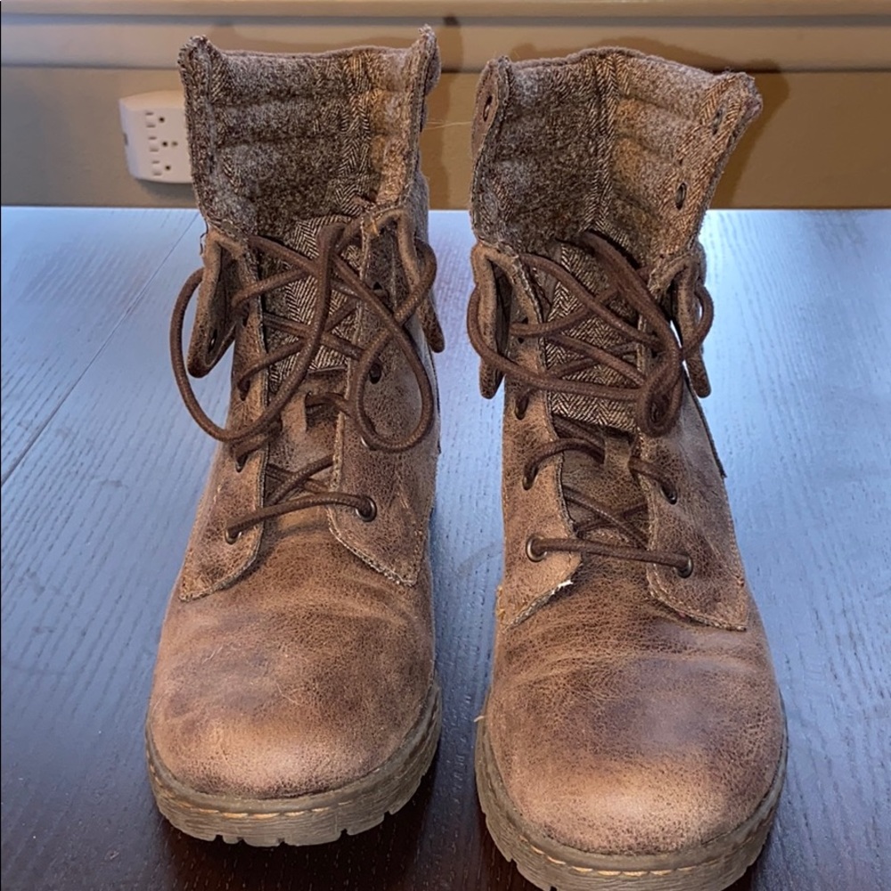 Boc boots size 8. Brown